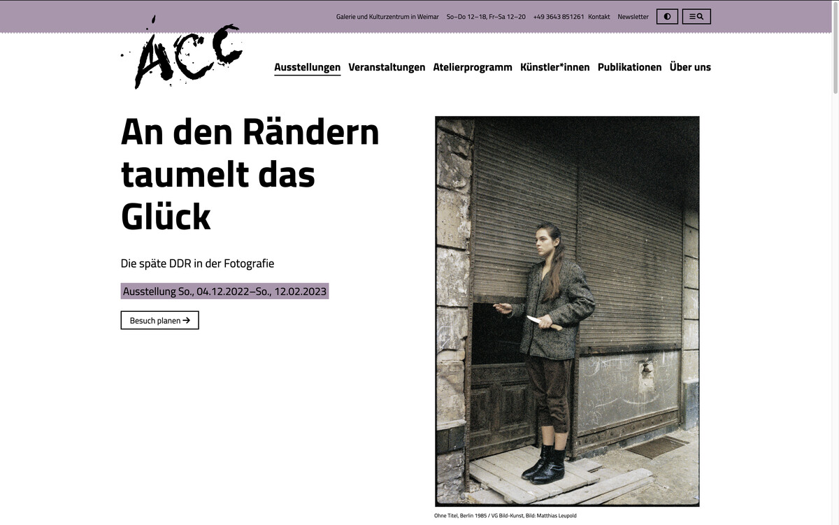 acc-weimar.de, Seite zur Ausstellung „An den Rändern taumelt das Glück“, Bildschirmfoto 05.01.2023